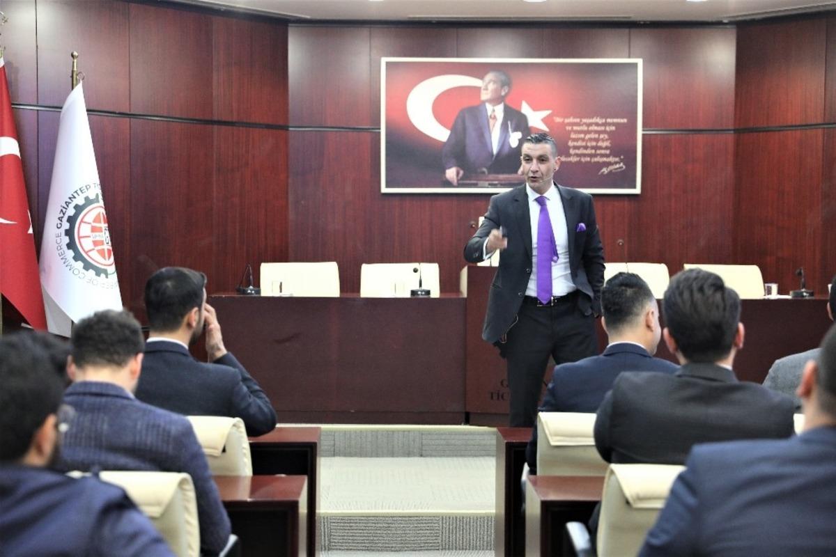 Gen&ccedil; girişimciler erkin Şahin&ouml;z&rsquo;&uuml; dinledi