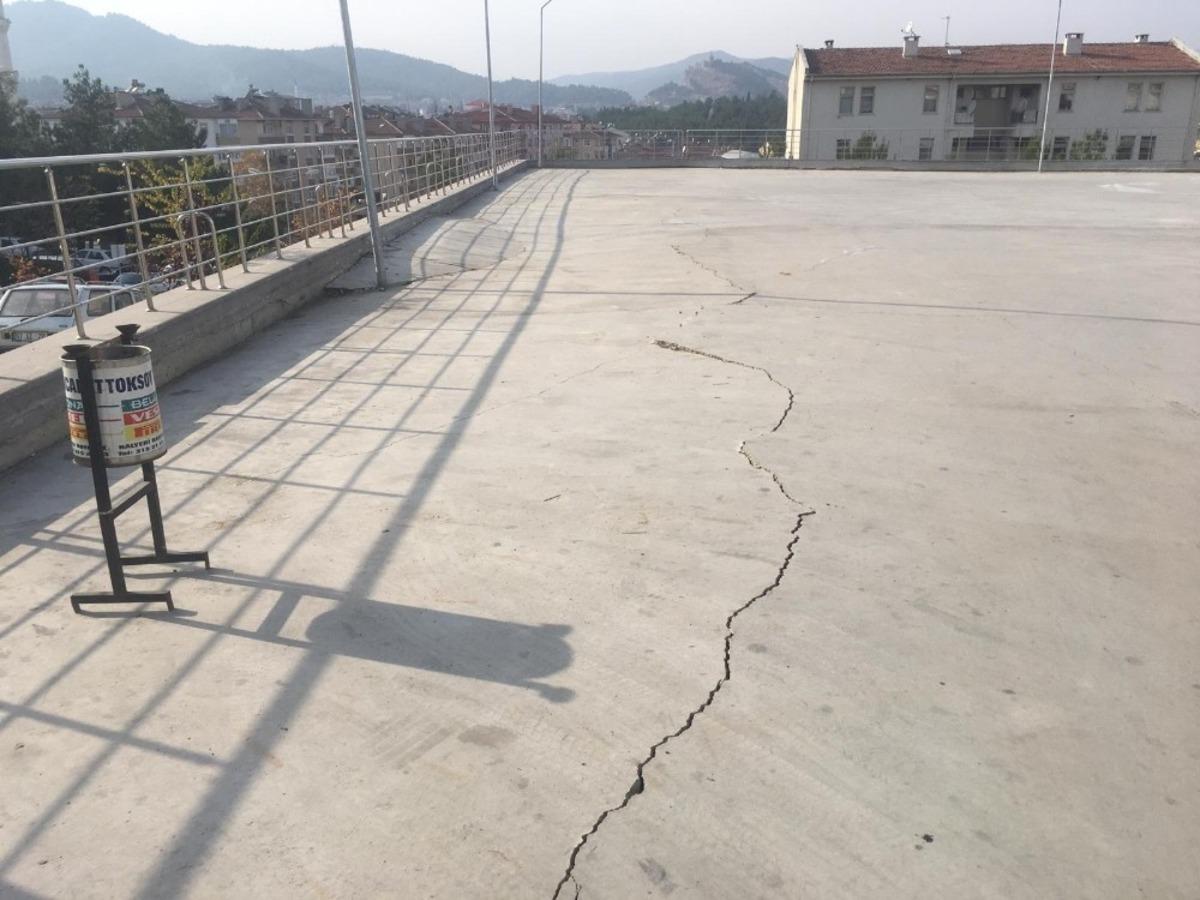 &Ccedil;atlaklar tehlike oluşturuyor