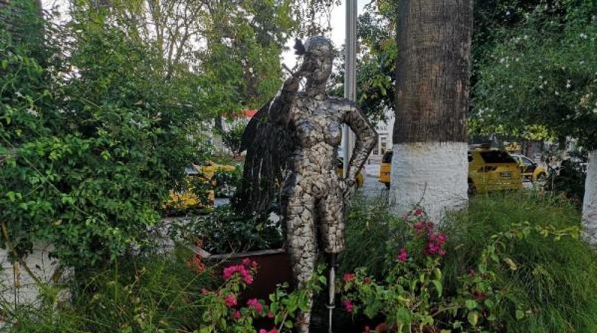 Ölümü Türkiye'yi yasa boğan Neslican Tay'ın heykeli dikildi