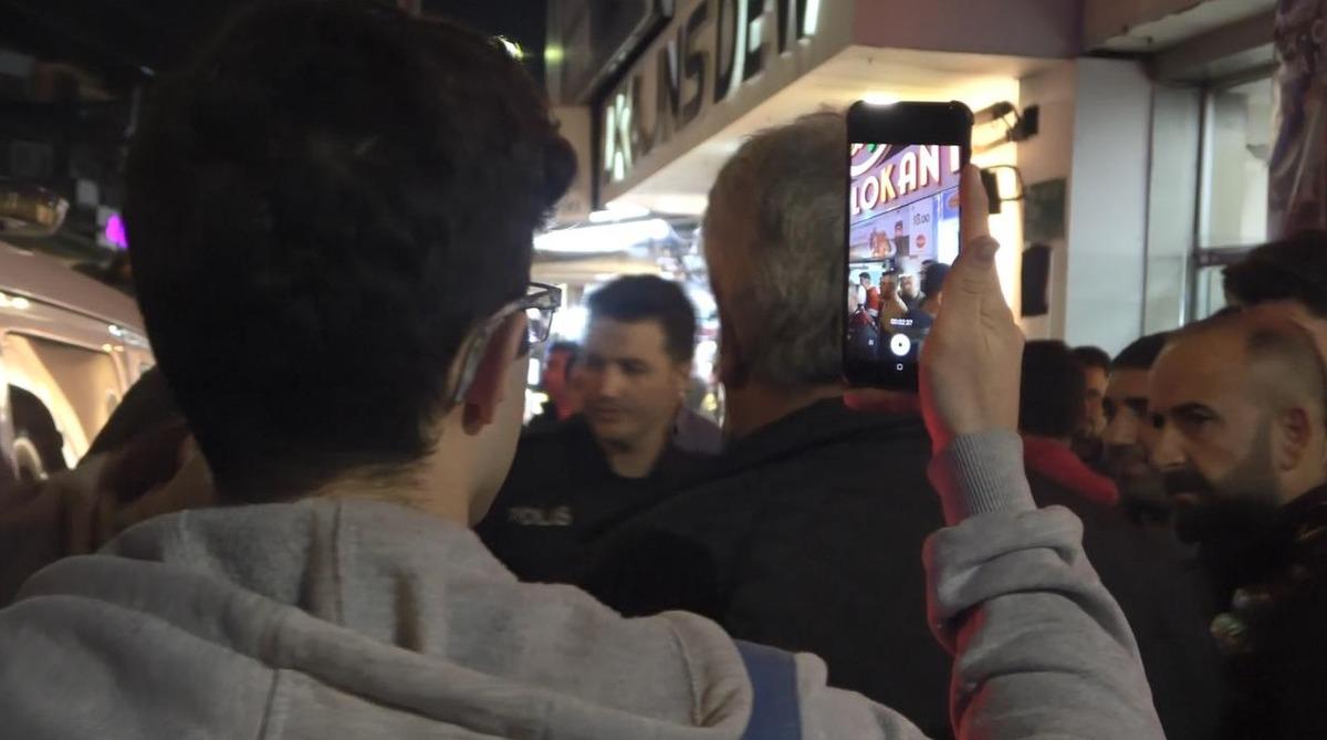 Zabıta ve midyeciler kavga ederken yaptığı 'pes' dedirtti!