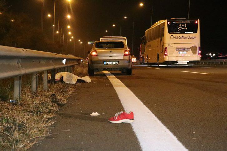 Otoyolda yolun karşısına geçmeye çalışan kadına otomobil çarptı: 1 ölü G2