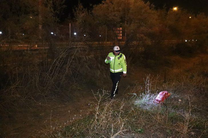 Otoyolda yolun karşısına geçmeye çalışan kadına otomobil çarptı: 1 ölü G5