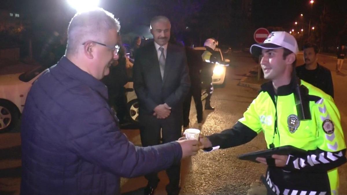 Vali polislere &ccedil;orba ikram etti