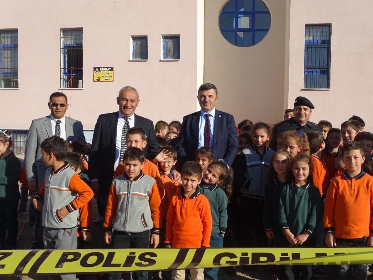 Minik s&uuml;r&uuml;c&uuml;ler trafik kurallarını &ouml;ğreniyor