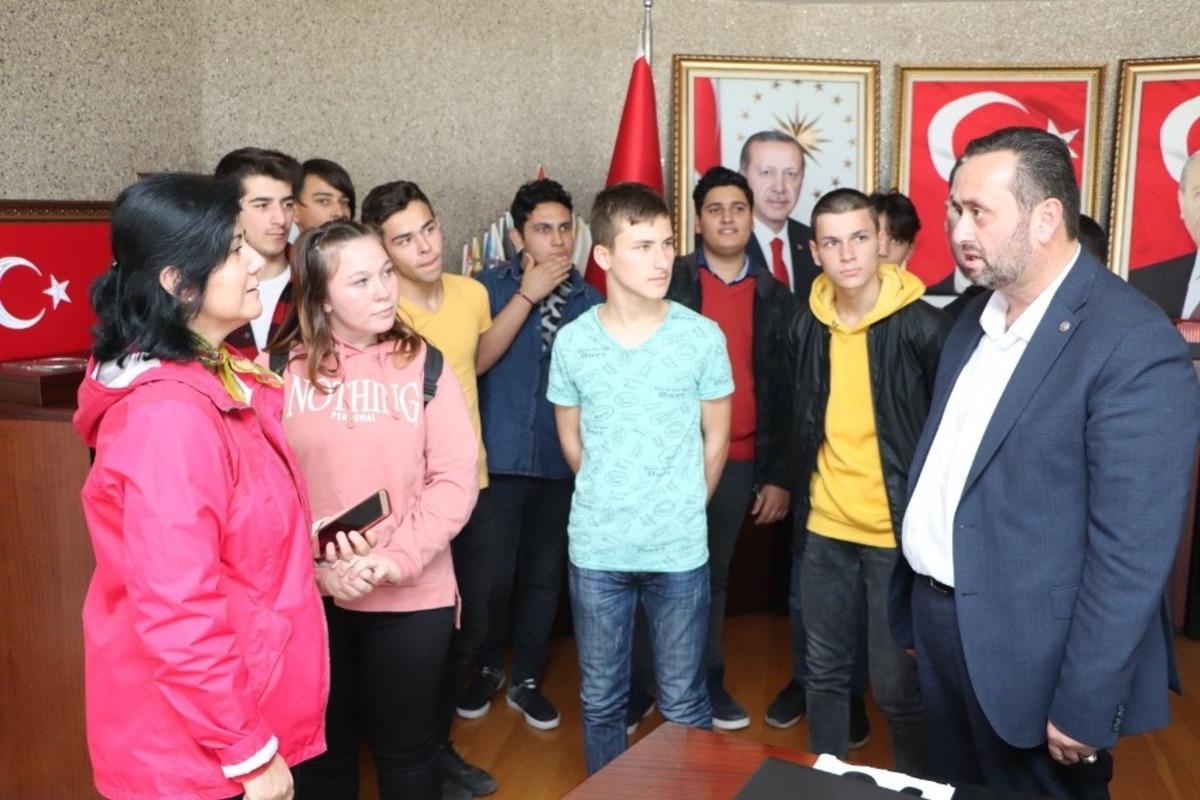 Başkan Yanmaz&rsquo;dan "Aynı denizin &ccedil;ocukları" projesine destek