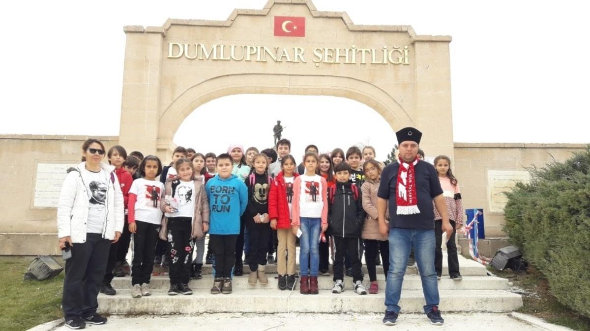 Dumlupınar Şehitliği&rsquo;ne ziyaret&ccedil;i akını