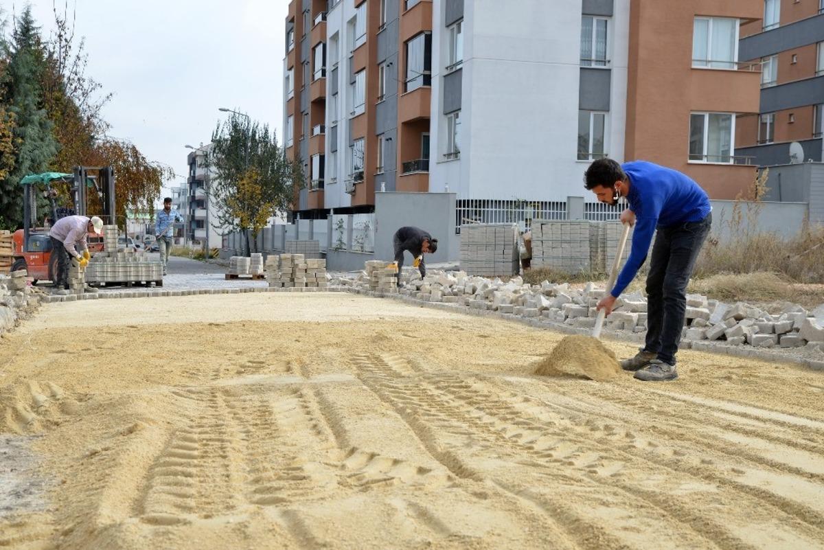 Tepebaşı&rsquo;nda Fen İşleri &ccedil;alışmalarını s&uuml;rd&uuml;r&uuml;yor