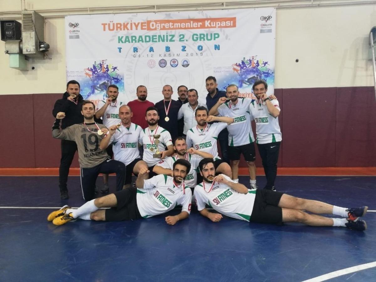 Eğitim Bir-Sen Y&ouml;netimi Futsal Takımı ile bir araya geldi