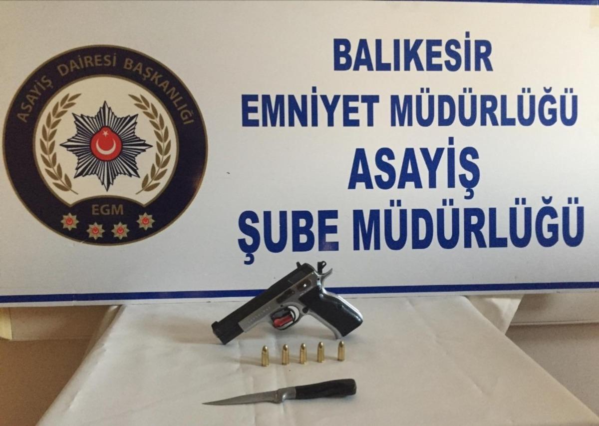 Balıkesir&rsquo;de polis asayiş uygulamasında 3 silah ele ge&ccedil;irdi