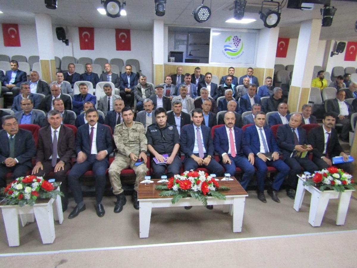 G&ouml;lbaşı Kaymakamı K&ouml;ksal şikayet ve &ouml;nerileri dinledi