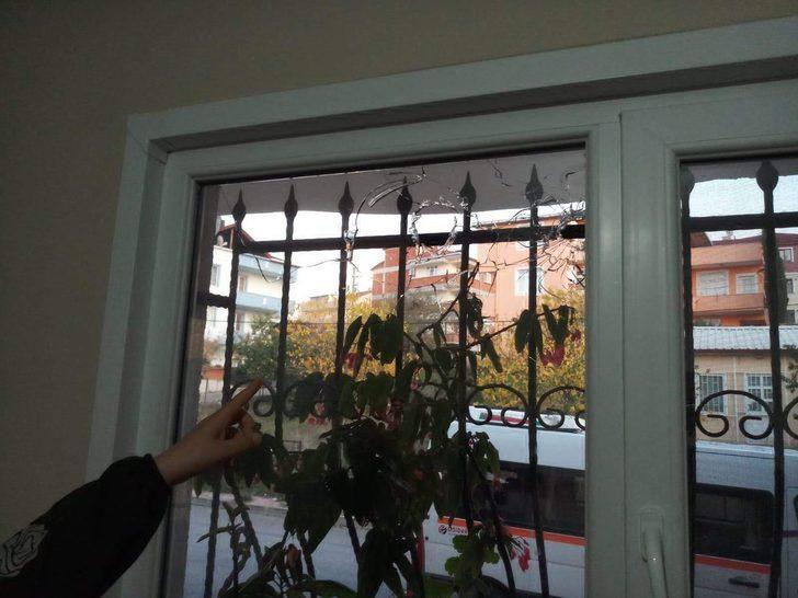 Evlerine üç kez silahlı saldırı düzenlendi! Ölüm korkusuyla yaşıyorlar G2