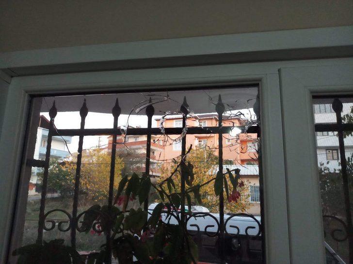 Evlerine üç kez silahlı saldırı düzenlendi! Ölüm korkusuyla yaşıyorlar G1