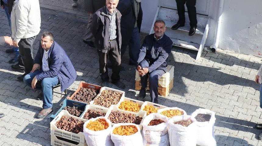 Bakan Pakdemirli’nin açıklamaları Malatyalı kayısı üreticilerini sevindirdi