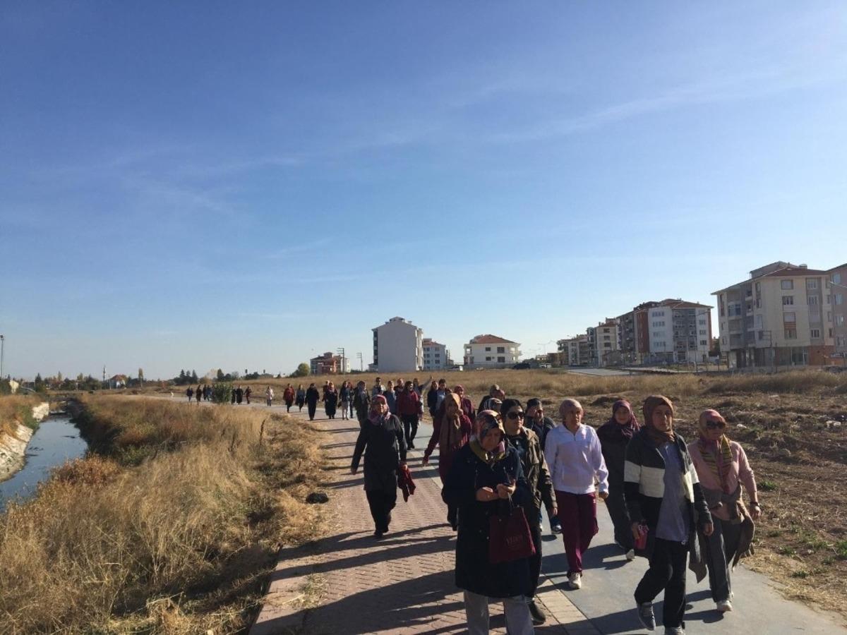 Kadınlar a&ccedil;ık havada spor yaptı