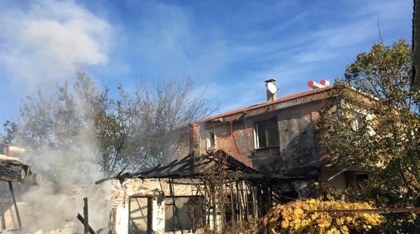 Tek katlı evde yangın