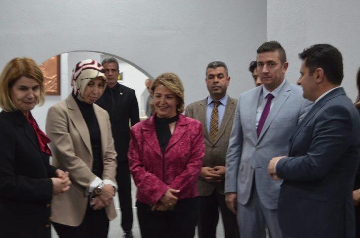 Milli Eğitim Bakanı Ziya Selçuk’un eşi Rana Selçuk Erzurum’da eğitim müzesi açılışı yaptı G2