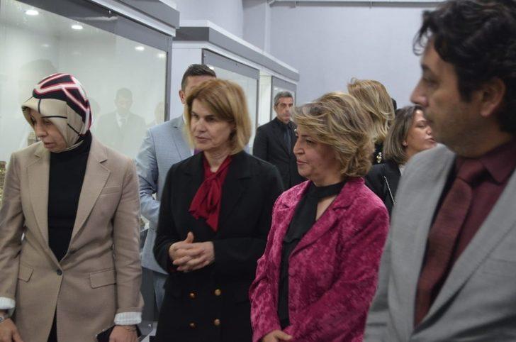 Milli Eğitim Bakanı Ziya Selçuk’un eşi Rana Selçuk Erzurum’da eğitim müzesi açılışı yaptı G3
