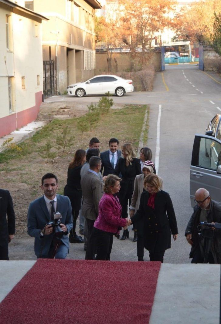 Milli Eğitim Bakanı Ziya Selçuk’un eşi Rana Selçuk Erzurum’da eğitim müzesi açılışı yaptı G5