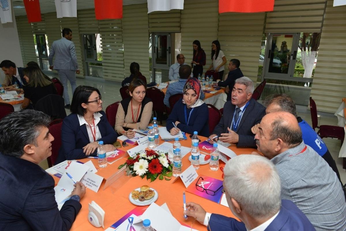 Yaşlı Destek Hizmetleri &Ccedil;alıştayı d&uuml;zenlendi