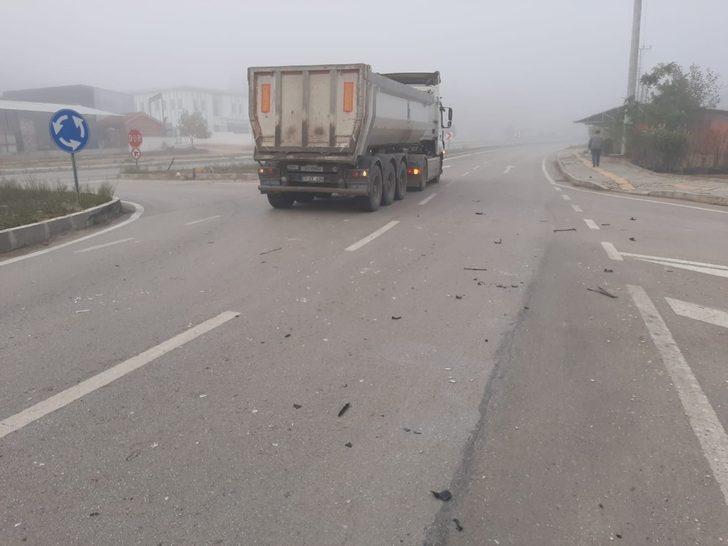 Osmaneli’nde tır hafif ticari araca çarptı: 1 yaralı G3