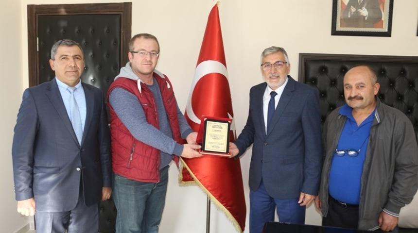 Başkan Bozkurt&rsquo;a Onursal &Uuml;yelik plaketi