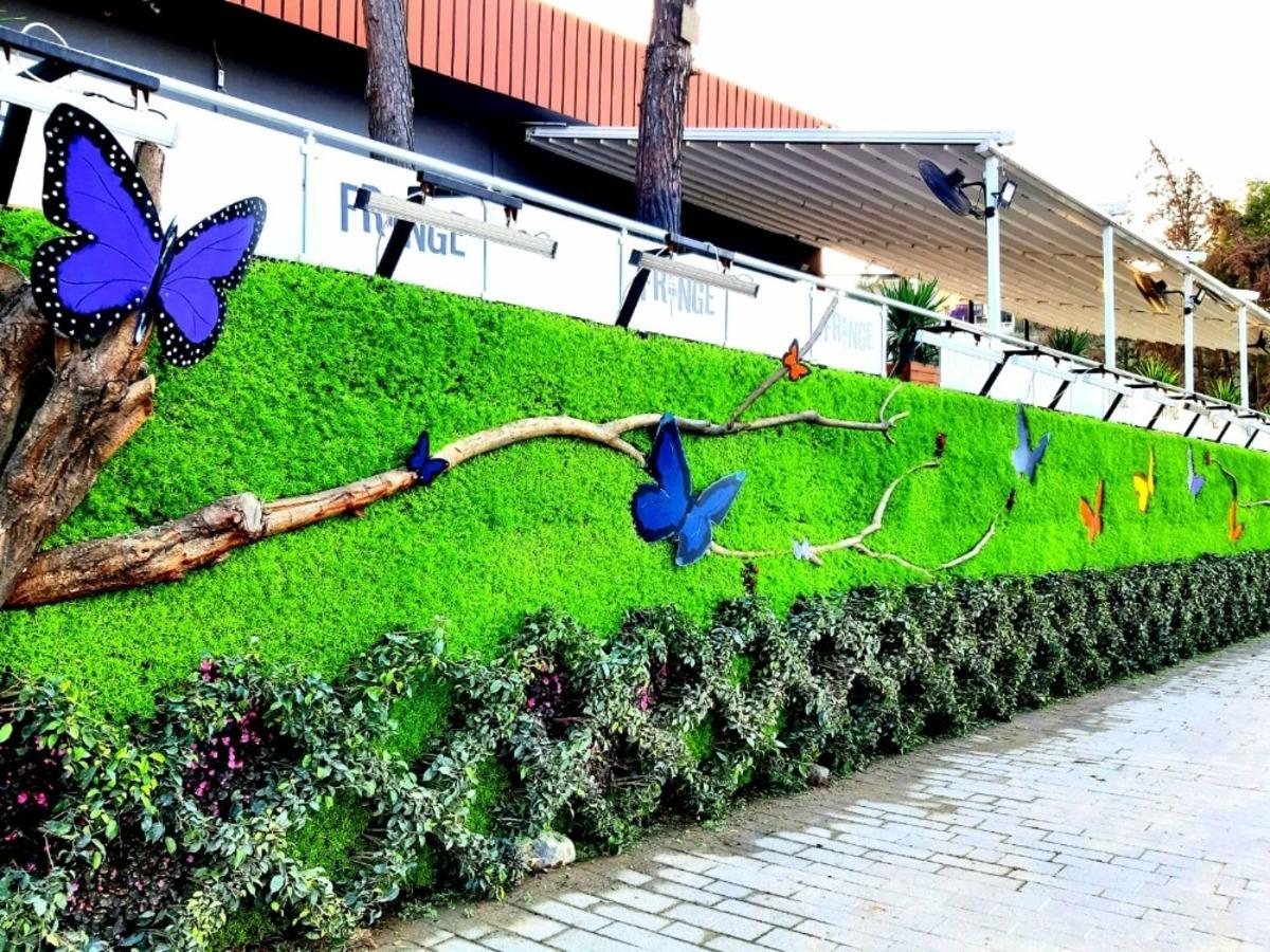 Adnan Menderes Bulvarı&rsquo;nda dikey bah&ccedil;e &ccedil;alışması