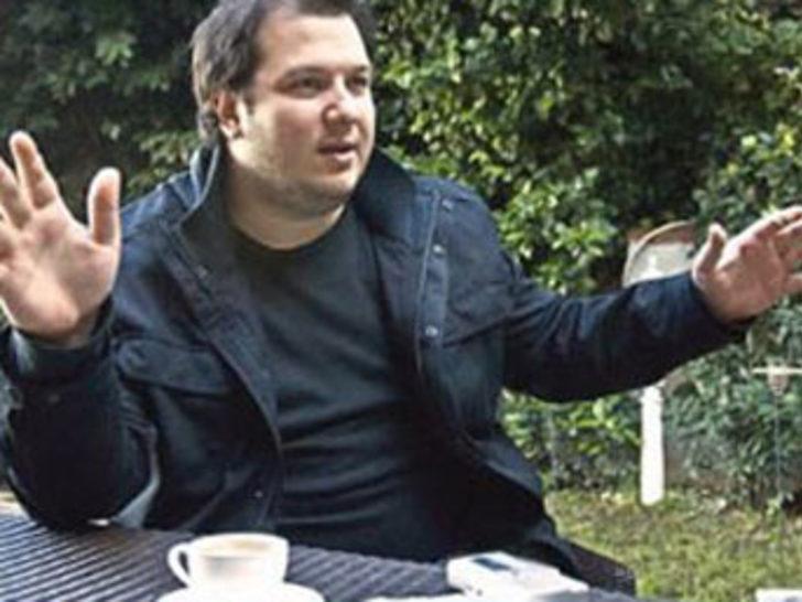 Avşar üstsüz güneşlenirken G3