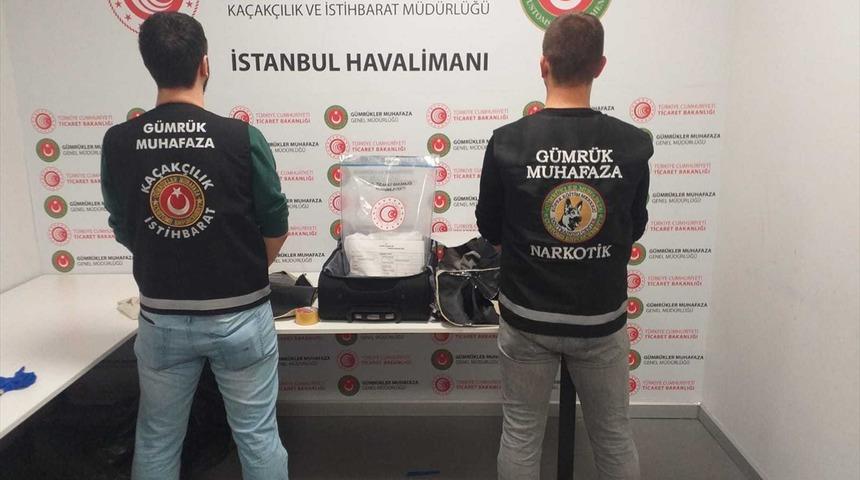 Havalimanı operasyonlarında uyuşturucu ve elektronik sigara tütünü ele geçirildi