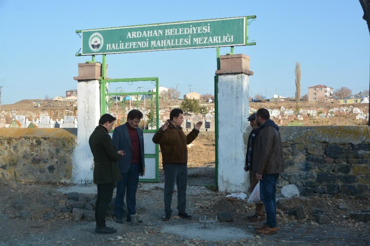 Halilefendi mezarlığı temizleniyor