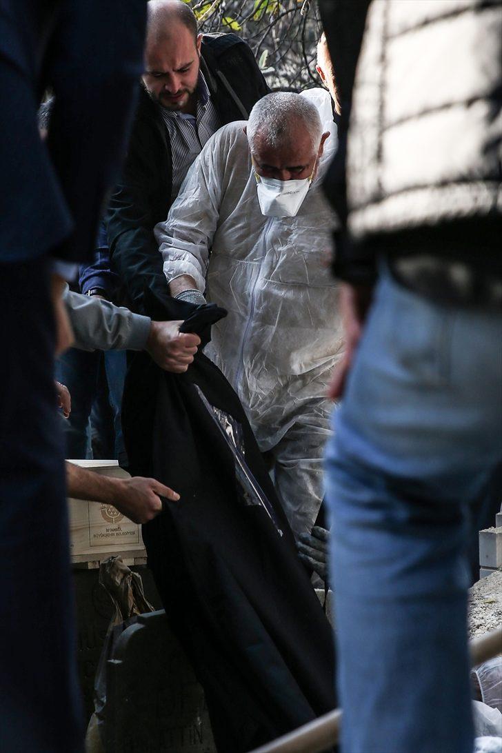 Bakırköy'de ölü bulunan aile son yolculuğuna uğurlandı G2