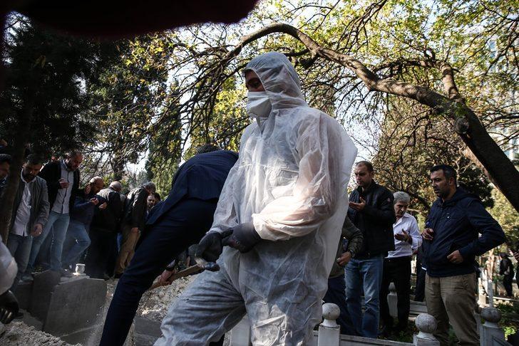 Bakırköy'de ölü bulunan aile son yolculuğuna uğurlandı G3