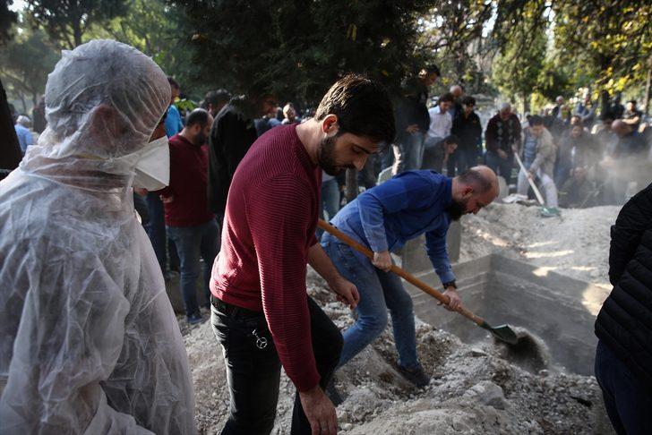 Bakırköy'de ölü bulunan aile son yolculuğuna uğurlandı G4
