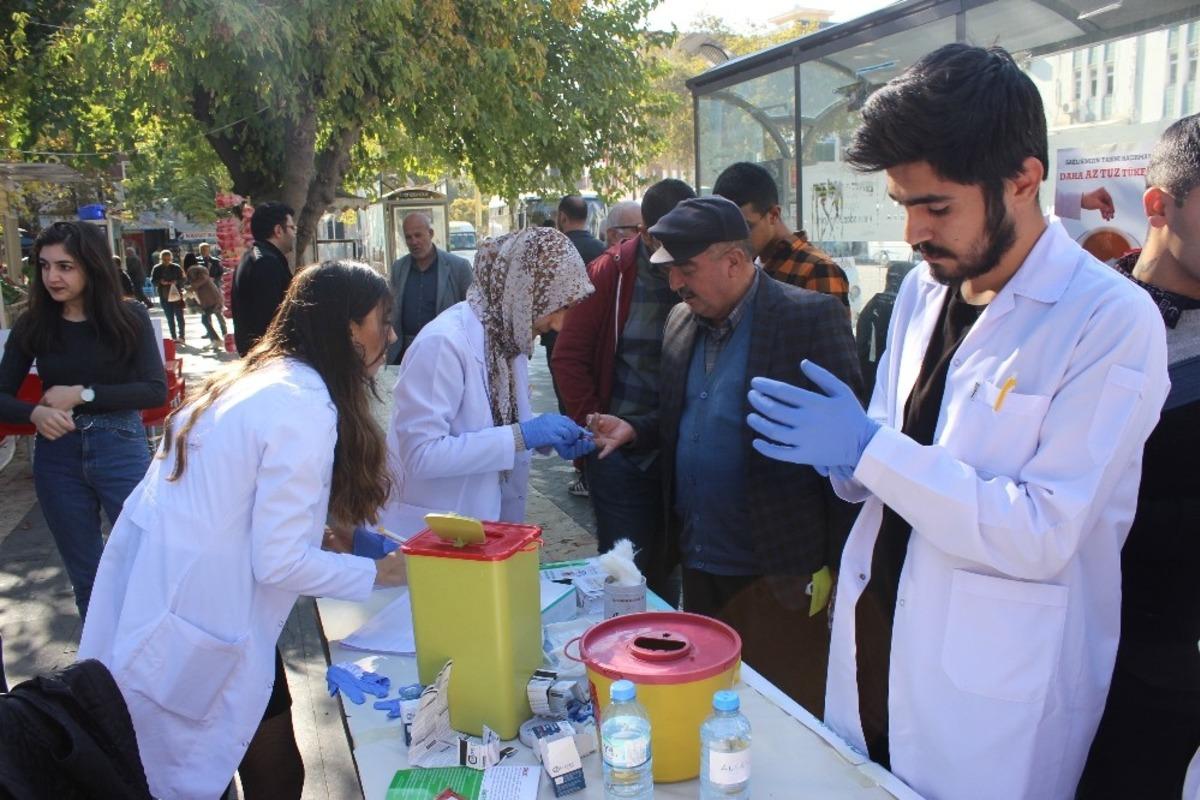 Adıyaman&rsquo;da &uuml;cretsiz kan şekeri &ouml;l&ccedil;&uuml;m&uuml; yapıldı