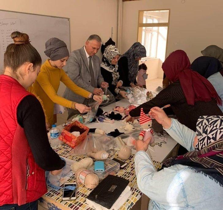 Kaynarca Halk Eğitim Müdürlüğü, sel mağduru çocukları unutmadı G3