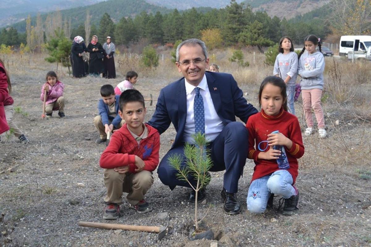 Tosya&rsquo;da &ouml;ğrencilerden en anlamlı &ouml;ğretmenler g&uuml;n&uuml; hediyesi