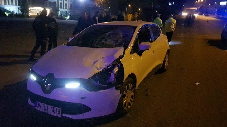 Yolun karşısına geçen kadına otomobil çarptı G4