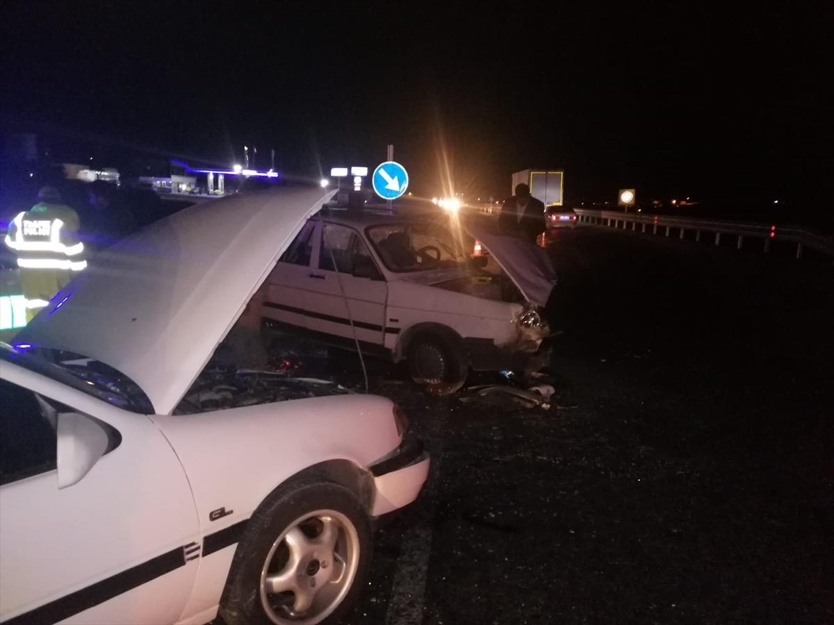 Gaziantep'te iki otomobil &ccedil;arpıştı: 10 yaralı