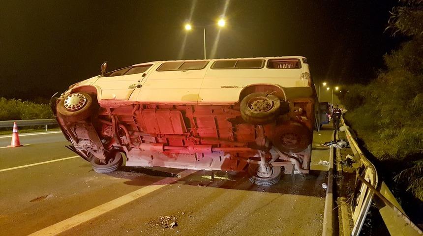 İzmir'de feci kaza! S&uuml;r&uuml;c&uuml; olay sonrası kayıplara karıştı!