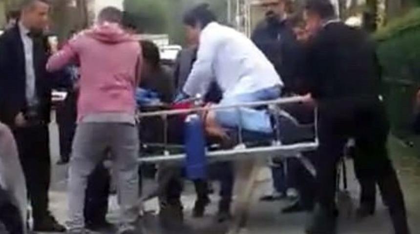 Son ana kadar vazge&ccedil;medi! Doktordan sedye &uuml;zerinde kalp masajı!