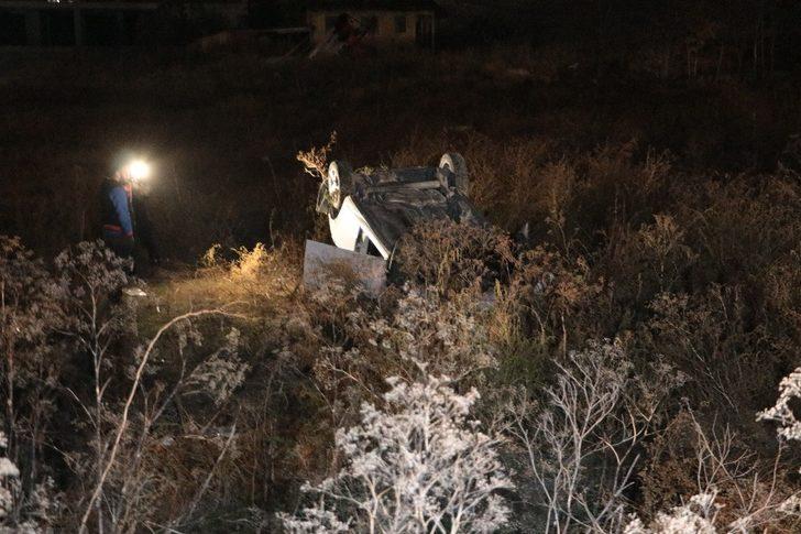 Başkent’te virajı alamayan otomobil boş araziye uçtu: 4 yaralı G1