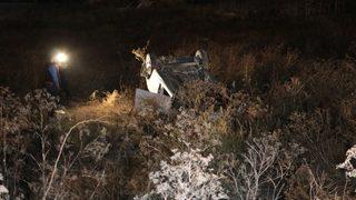 Başkent’te virajı alamayan otomobil boş araziye uçtu: 4 yaralı