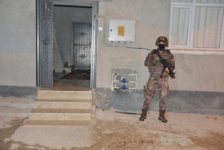 Adana'da eylem hazırlığında olduğu iddia edilen 4 DEAŞ'lı yakalandı G5