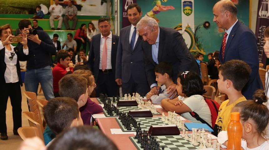 Efeler Belediyesi Ulusal Satran&ccedil; Turnuvası başladı