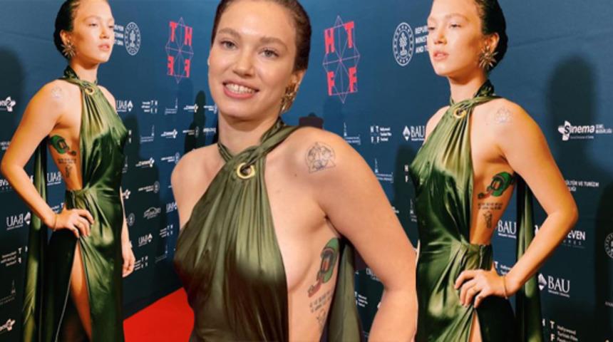 Melisa Şenolsun dekoltesiyle gündeme damga vurdu!