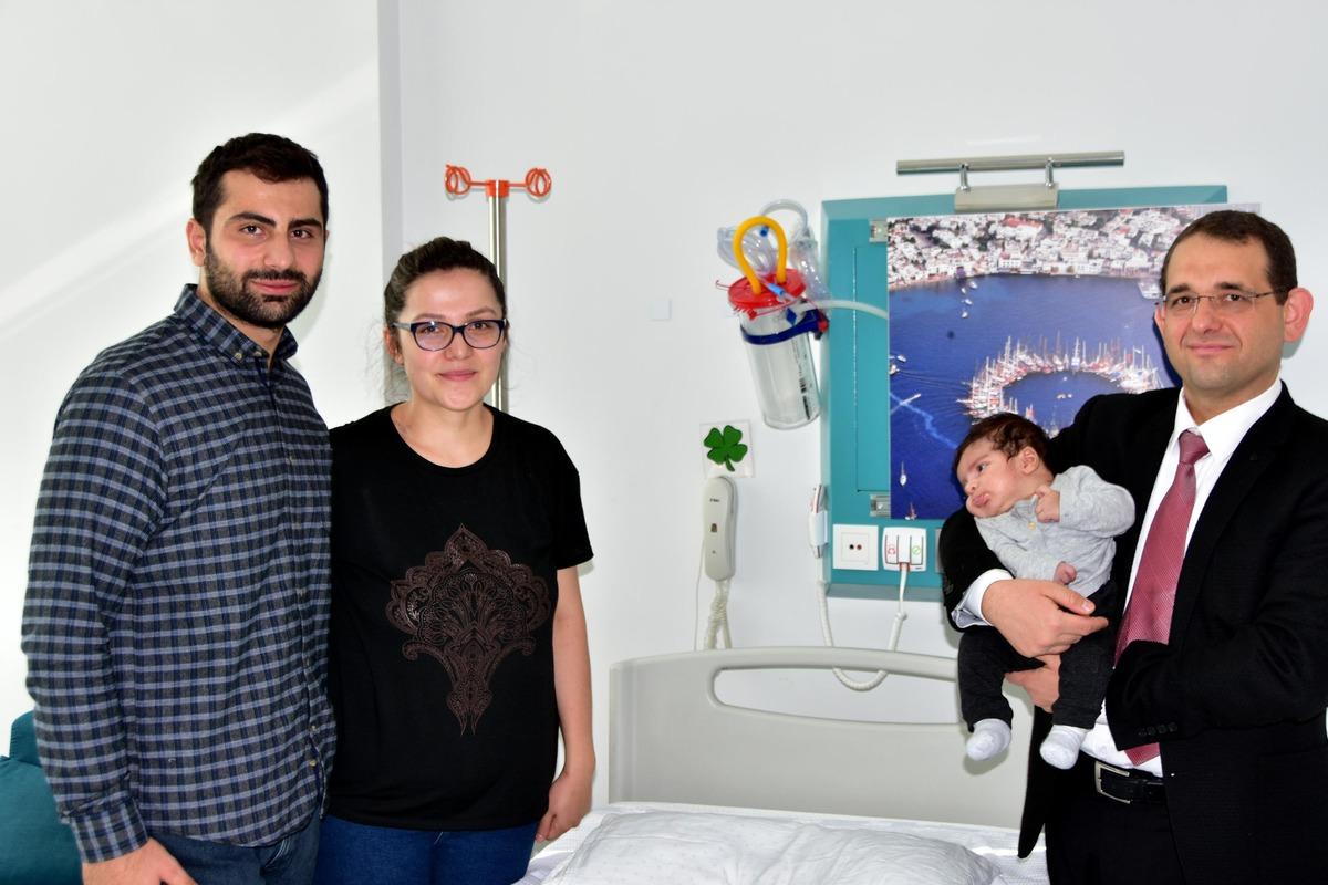 2,5 aylık bebeğe kalp ameliyatı