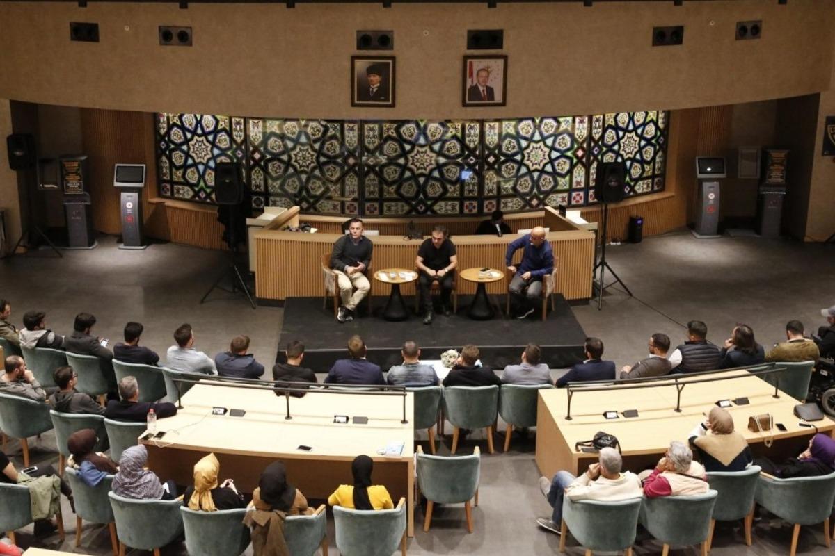 T&uuml;rkiye&rsquo;nin dış  politikası Başakşehir&rsquo;de konuşuldu