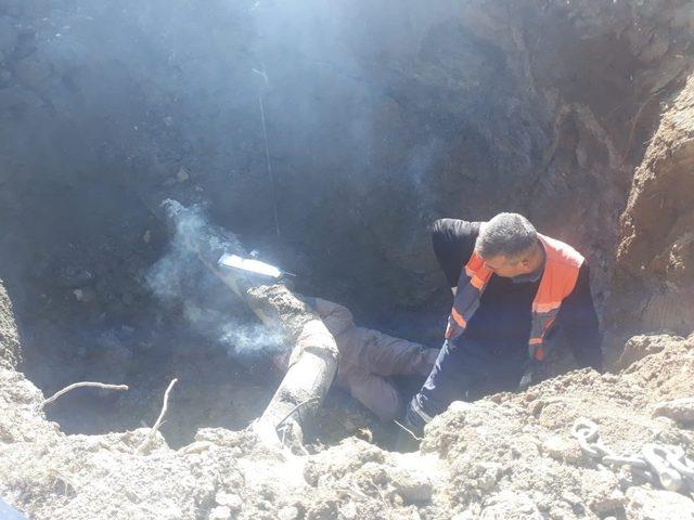 Hakkari’de içme suyu isale hattı patladı