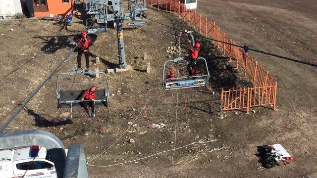 Sarıkamış Kayak Merkezi’nde teleferikte kurtarma tatbikatı