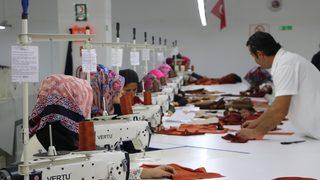 Tekstil atölyesine dönüştürülen garaj işsizlere umut oldu