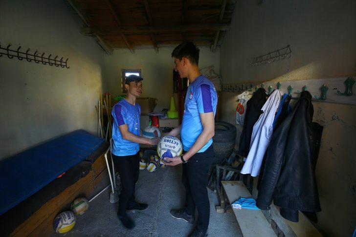 Voleybol tutkusuyla "dağ köyü"nün takımını 2. lige taşıdılar G3